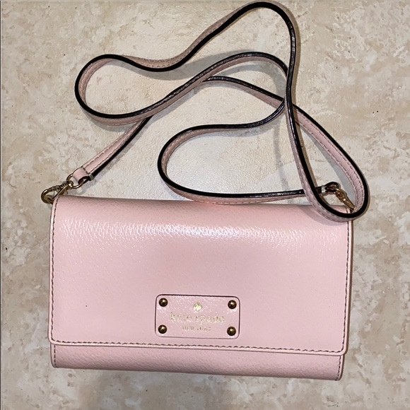 kate spade Handbags - Kate Spade Crossbody